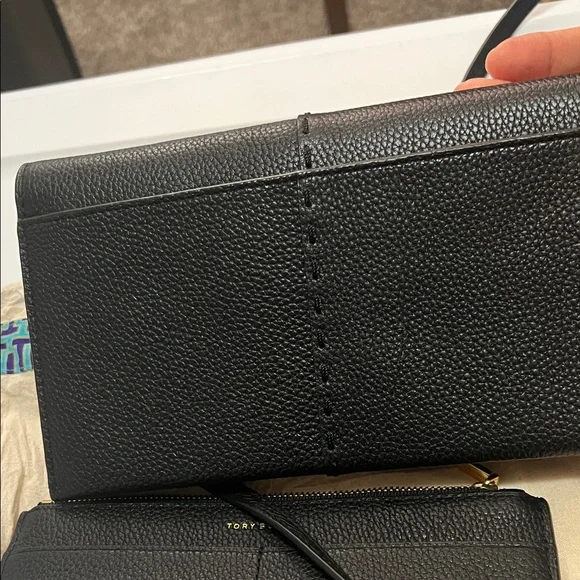 TORY BURCH McGraw Pebbled Leather Crossbody Bag - Picture 6 of 9